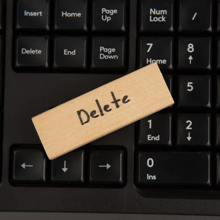 top view delete icon on wood block on keyboard on wooden table